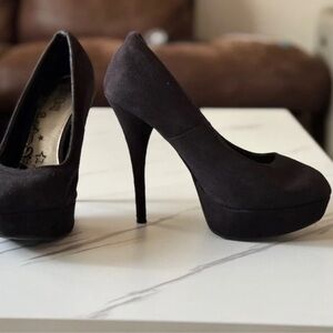 Brash Elegant Black Stiletto Heels